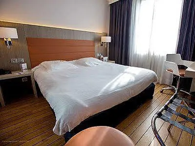 Отель Logis & Restaurant - Les Tuileries Fey