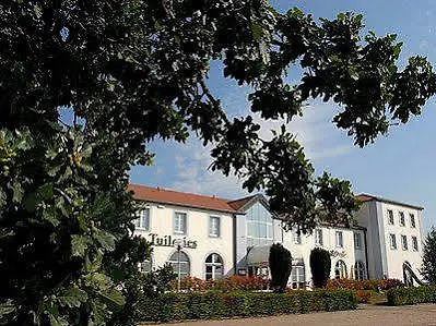 Logis & Restaurant - Les Tuileries Отель Fey